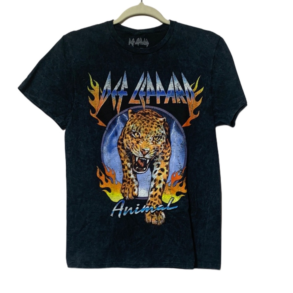 Vintage Def Leppard Black Graphic Tee with Leopard and Flames